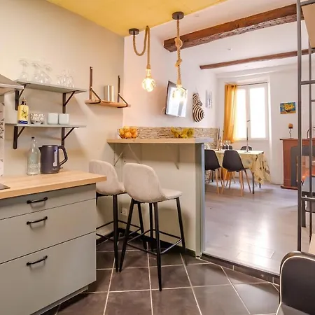 Comfortable In The Heart Of Suquet 칸느