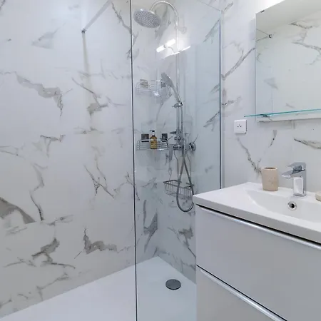 Comfortable In The Heart Of Suquet * 칸느